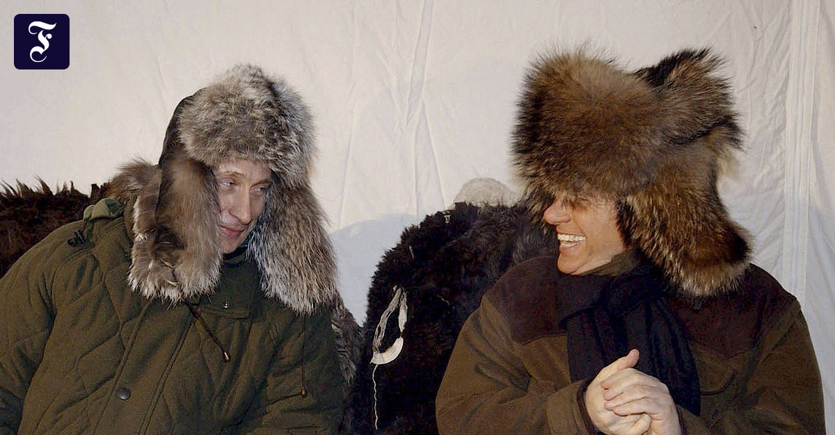Putin e Berlusconi: Vodka per un amico